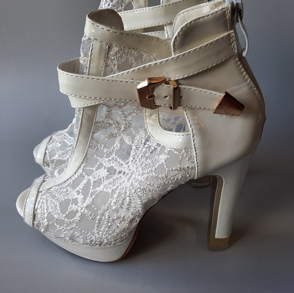 White Lace PLatform Shoes size 36  (5.5 to 6)
